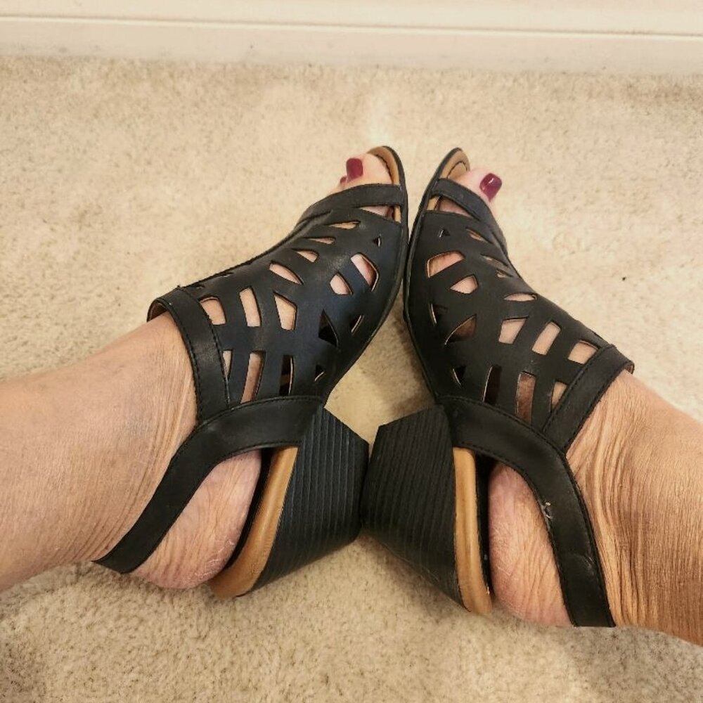 Womens B. O. C. Sandals